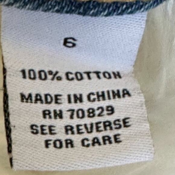 NWT Rue21 Denim Shorts Womens 6 Light Wash Distressed Raw Hem Festival Casual - Picture 5 of 5